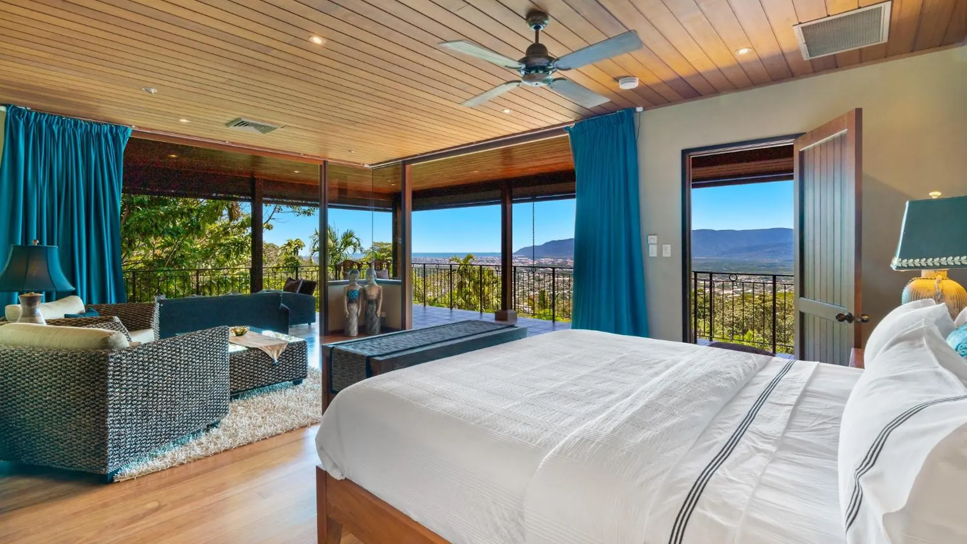 Barong Luxury Home Overlooking Cairns Unrivalled Privacy And Location Search Barongcairns Villa