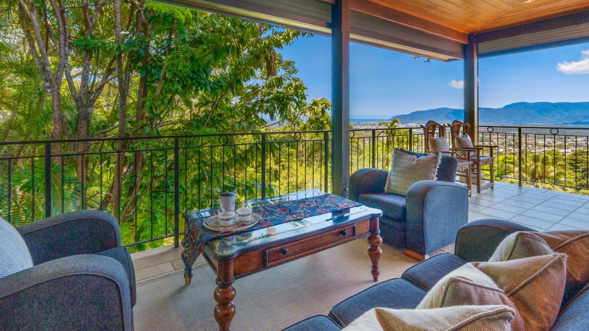 Villa Barong Luxury Home Overlooking Cairns Unrivalled Privacy And Location Search Barongcairns Australia