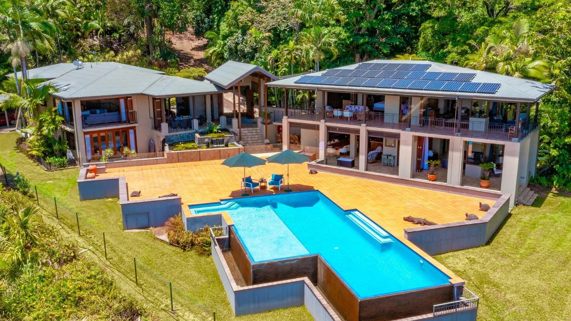 Barong Luxury Home Overlooking Cairns Unrivalled Privacy And Location Search Barongcairns Australia