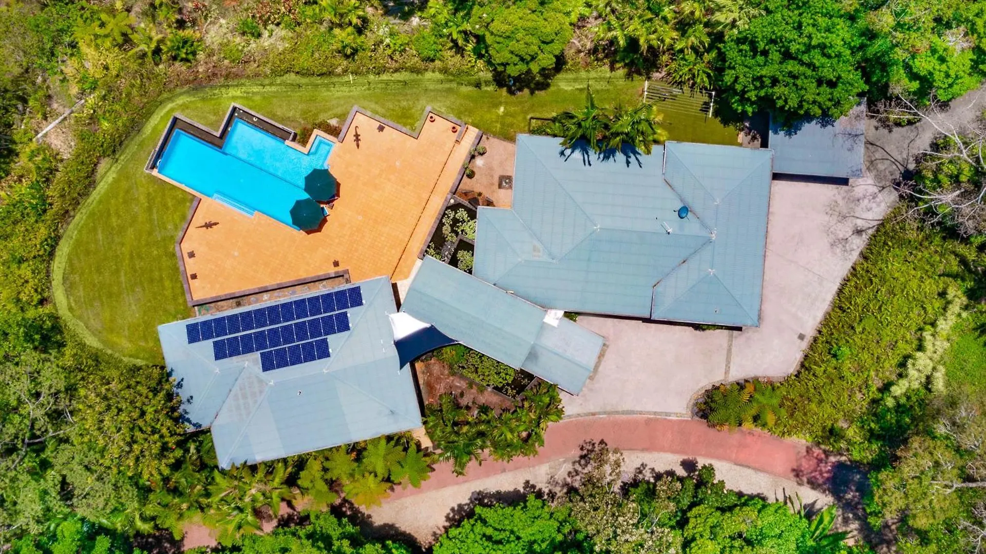 Barong Luxury Home Overlooking Cairns Unrivalled Privacy And Location Search Barongcairns Villa