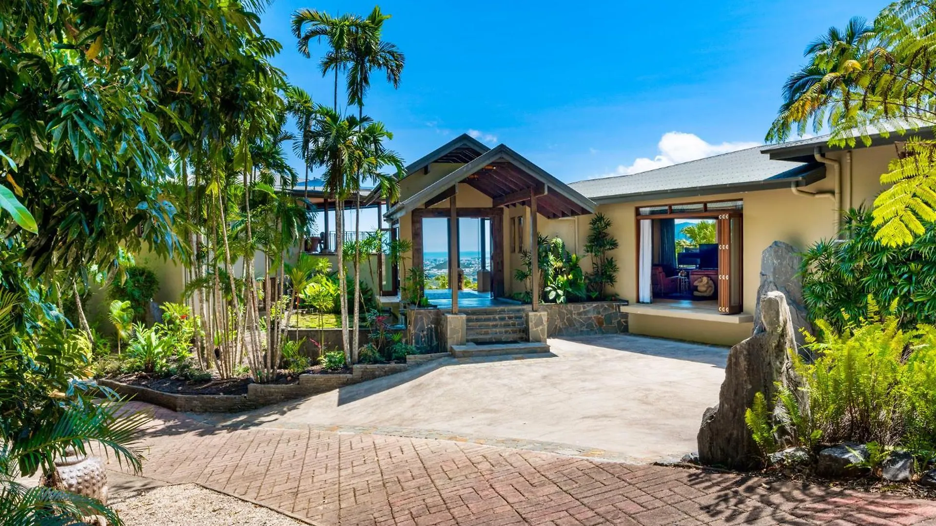 Barong Luxury Home Overlooking Cairns Unrivalled Privacy And Location Search Barongcairns 0*,