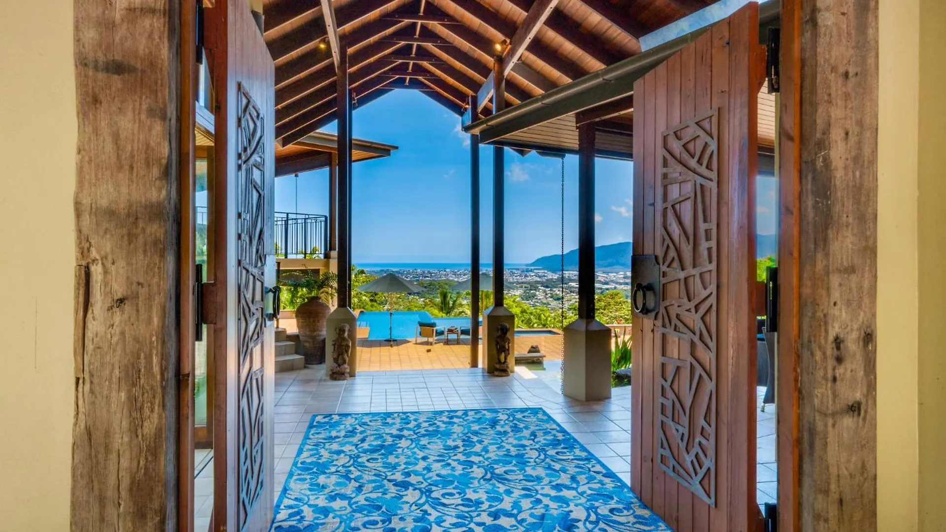 Barong Luxury Home Overlooking Cairns Unrivalled Privacy And Location Search Barongcairns Villa